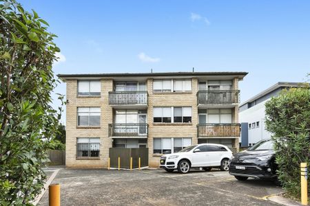 Spacious One Bedroom Apartment with Parquetry Floors&comma; Seperate Dining & Private Courtyard&period; - Photo 2