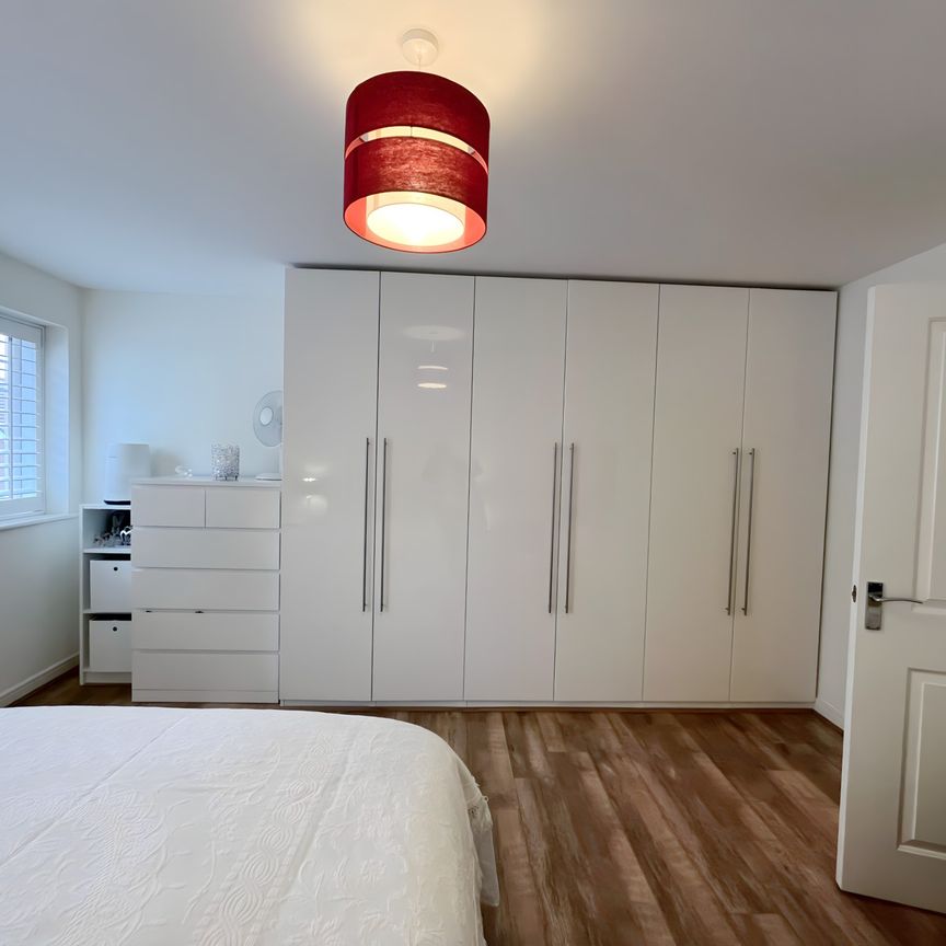 One Bedroom Flat to Rent in Morden - Photo 1