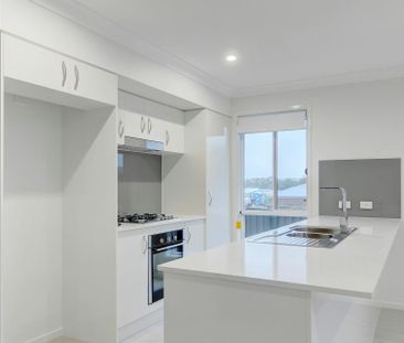 Stylish 4 Bedroom Home - Photo 2