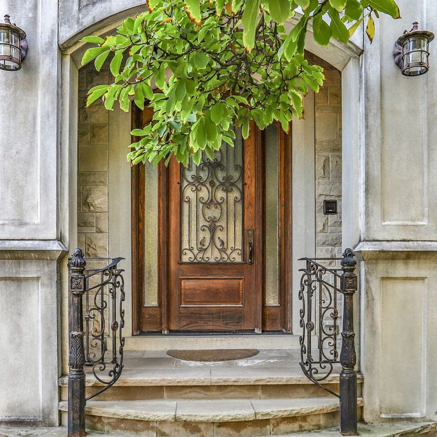 For Lease - 85 Aldershot Crescent, Toronto, Ontario - Photo 1