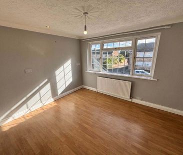 4 bedroom semi-detached house to rent - Photo 3