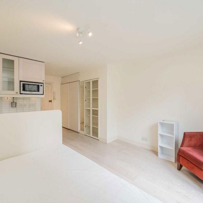 Studio to rent - Photo 1