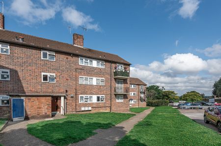 Simmons Close, London - Photo 2