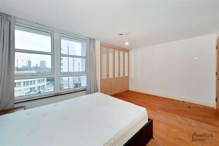 Pierhead Lock, Manchester Road, E14 - Photo 4