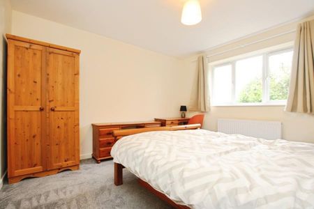 5 bedroom end of terrace house to rent - Photo 4