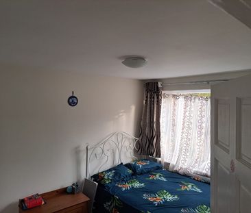 3 Bed Terraced House, Turnpike Link, CR0 - Photo 4