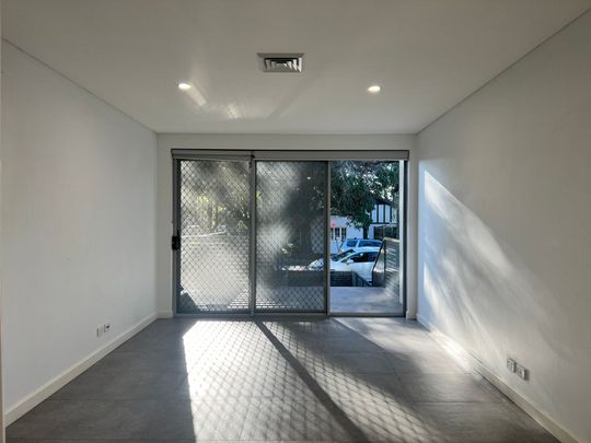 Modern 2 Bedroom Apartment - Photo 1