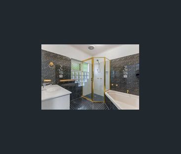 Gorgeous Family Home - Photo 3