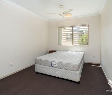 3 bed 3 Ensuites Great Location - Photo 3