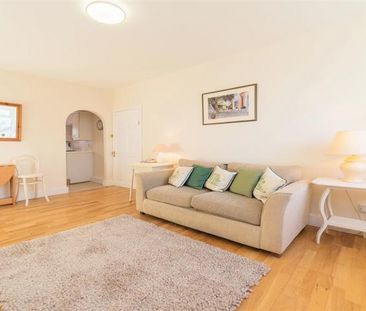 Modern apartment in Central Location - Photo 3