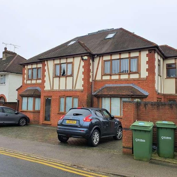 Edward Close, St Albans, AL1 - Photo 1