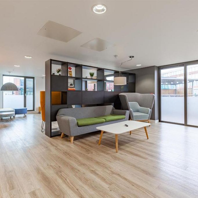 1 bedroom in a flat share to rent - Photo 1