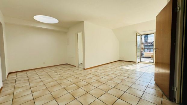 2.5-Zimmerwohnung mit Balkon, eigenem Waschturm, Keller und Veloraum - Photo 1