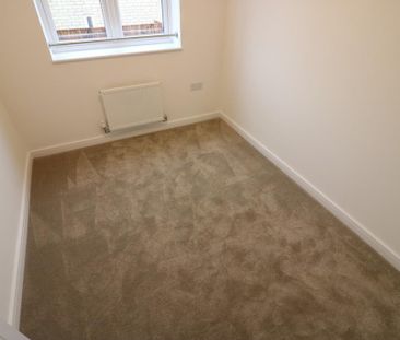 3 bedroom end of terrace house to rent - Photo 4