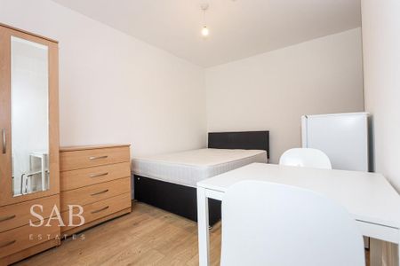 1 bedroom in a house share to rent - Photo 2