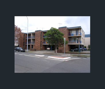 Minutes walk to Station & Shops!! - Photo 5