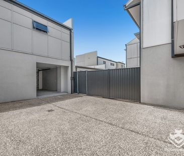 MODERN TOWNHOUSE HALPINE LAKE MANGO HILL - Photo 6