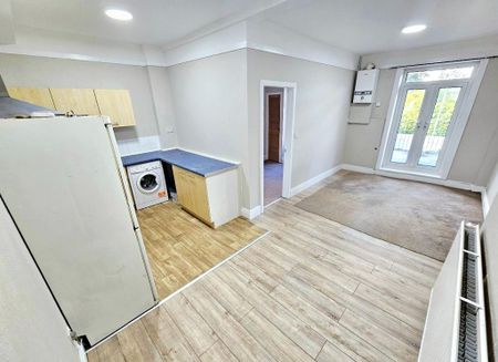 2 bedroom flat to rent - Photo 4