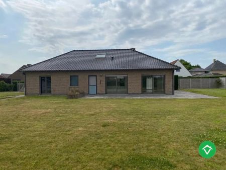 Alleenstaande woning met 3 slaapkamers en garage te Koekelare - Photo 2