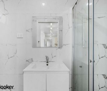 Low Maintenance Living in the Heat of Kaleen, Bills Included - Photo 2
