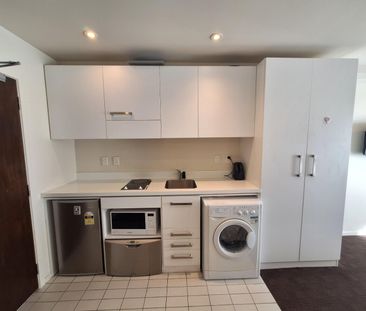 One-Bedroom Apartment in the Prestigious Quadrant - Photo 5
