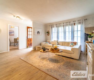 Charming home with a Pool *Chemicals are at tenants expense* - Photo 6
