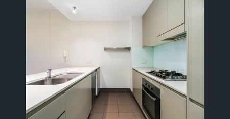 Modern & Large Split Level Apartment in the Enmore Box Factory. - Photo 5