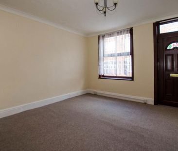 2 bedroom semi-detached house to rent - Photo 6