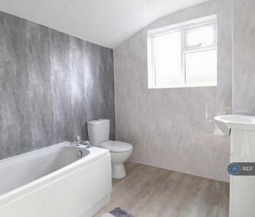 2 bedroom semi-detached house to rent - Photo 3