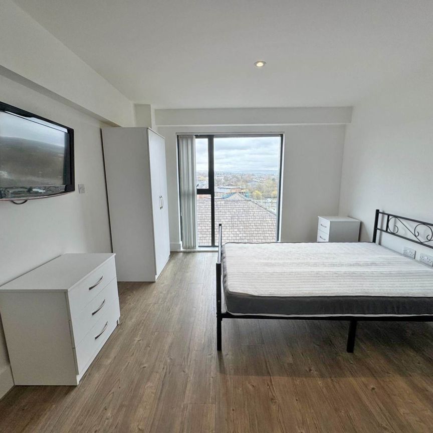 Cardinal Court, Oldham - Photo 1