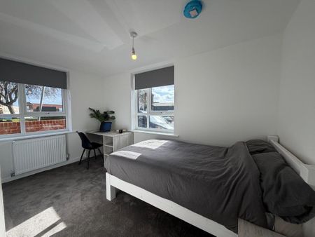 1 bedroom in a house share to rent - Photo 3