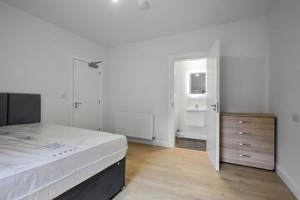 81b Botanic Avenue, Belfast, BT7 1JL - Photo 1