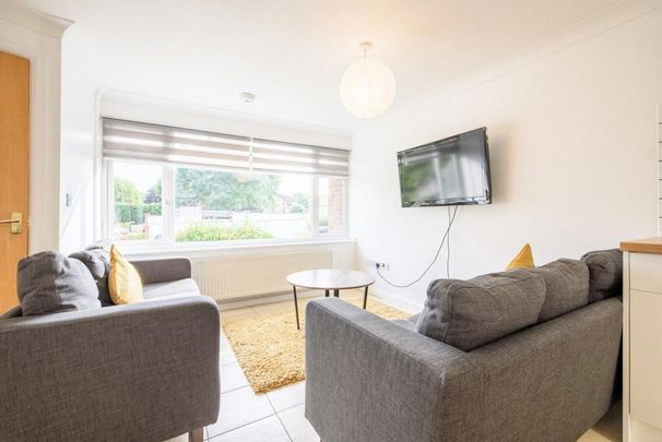 6 bedroom house to rent - Photo 1