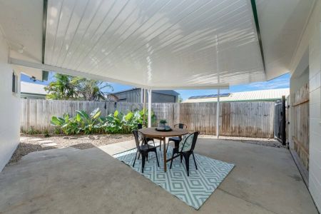 Tropical Oasis in Prime location! - Photo 4