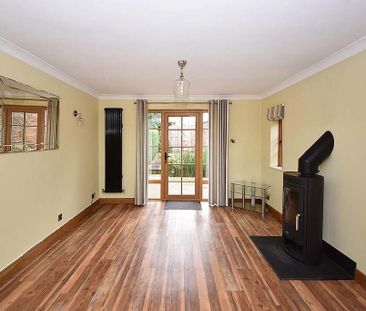 2 bedroom end of terrace house to rent - Photo 2