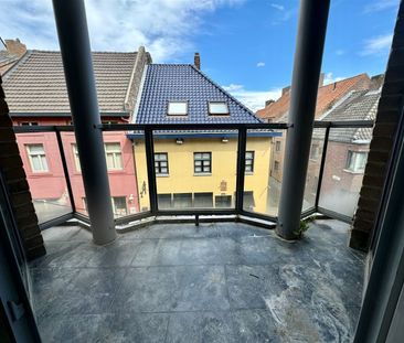 Gerenoveerd 2-slaapkamer appartement met terrasje op een toplocatie... - Photo 1