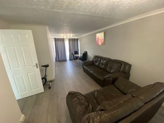 3 bedroom terraced house to rent - Photo 1