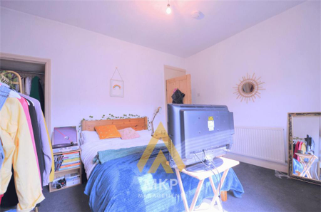 3 bedroom terraced house to rent - Photo 4