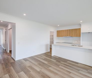 Large Family Home In Logan Reserve - Photo 6