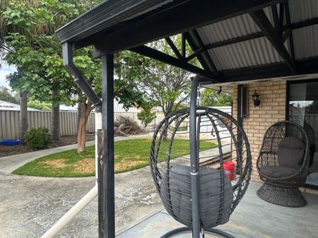 Jane Brook - Photo 4