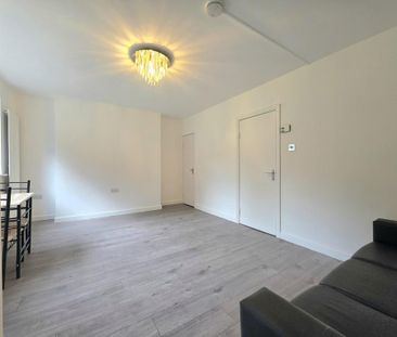 3 bedroom flat to rent - Photo 1