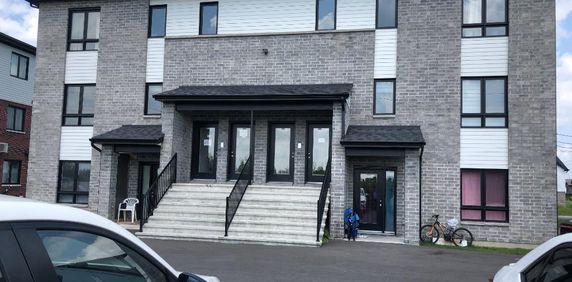 5½ Moderne à Drummondville – Air Climatisé, neuf, propre, Août! - Photo 2