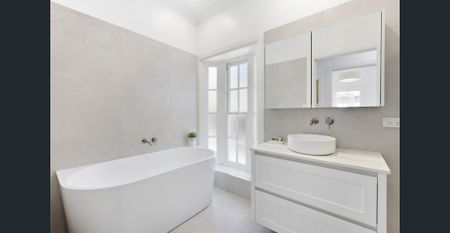 Classic Coastal Family Haven in Blue Chip Suburb - Photo 5