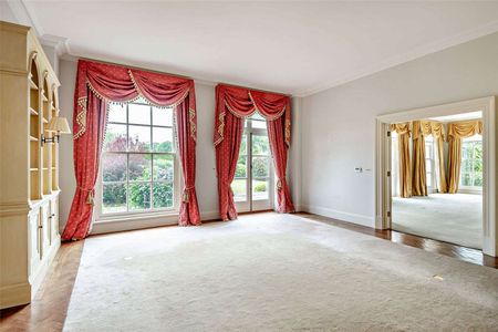 Beautiful family home set within the Elveden Estate - Photo 4