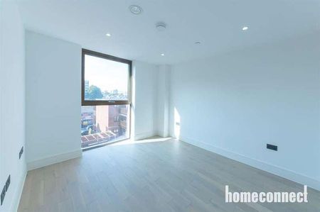 Colts Village Apartments, Barking Road, London, E6 - Photo 4