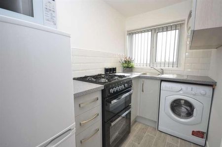 First Floor Flat, Opp Woodland Park, Walmsley Street, Darwen, BB3 - Photo 5