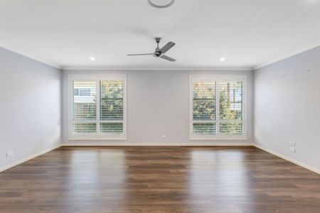 118 Webcke Crescent - Photo 2