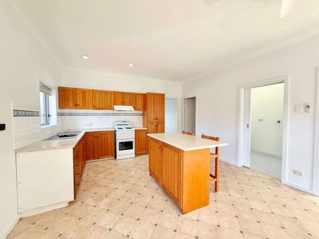 296 The Esplanade, Speers Point - Photo 3