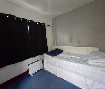 5 Bed Terraced House, Frith Road, E11 - Photo 3