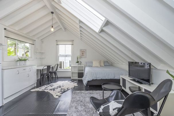 Funky Studio (Fully Furnished) - Photo 1